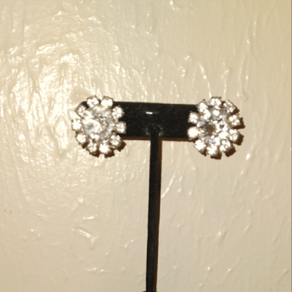 Vintage clip on rhinestone studded earring
